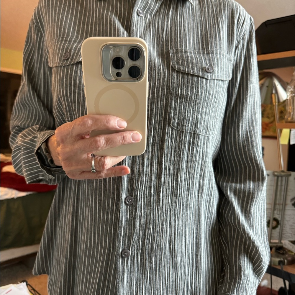 Laura Scott grey pin-striped women’s blouse. It has a strap to wear sleeves 3/4